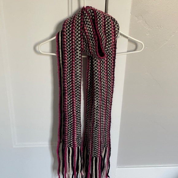 Reversible Chunky Knit Scarf - Picture 3 of 7